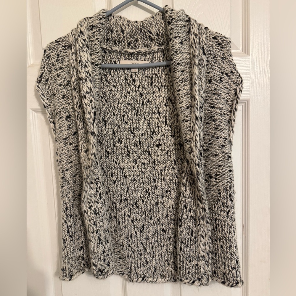 ❤️LOFT❤️ Black and White speckled sweater vest with shawl size M